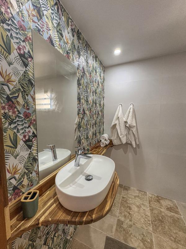 43.Location villa piscine Sainte Anne Guadeloupe_Suite 4 vue mer